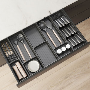 Accesorios de cocina Organizador de utensilios extraíbles Bandeja de cubiertos de aluminio antiarañazos - Product Image 1