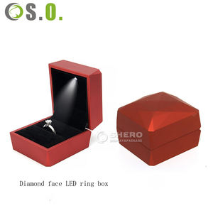 Boîtes lumineuses LED en plastique premium personnalisées rouge et blanc pour colliers, bracelets, bagues, boucles d'oreilles, boîtes à bijoux - Product Image 2