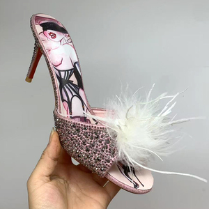 Fabricante personalizado de alta calidad de cristal de las mujeres de tacón Peep Toe Sexy Stiletto sandalias últimas elegantes plumas blancas piel mulas suma - Product Image 1