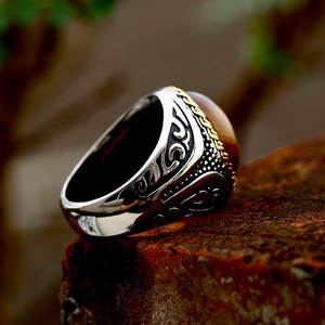 Anillo de Piedras Preciosas Naturales de Dos Tonos en Acero Inoxidable 316 Resistente al Agua, Estilo Punk para Hombre, Tono Plata Antigua, Ojo de Tigre Oscuro y Audaz - Product Image 4