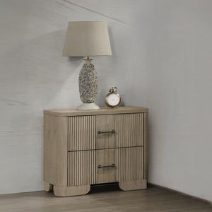 Comodino in Stile Transizionale con 2 Cassetti, Fronte Scanalato, Finitura in Rovere Anticato, Mobile Rustico in Legno per Camera da Letto - Product Image 1