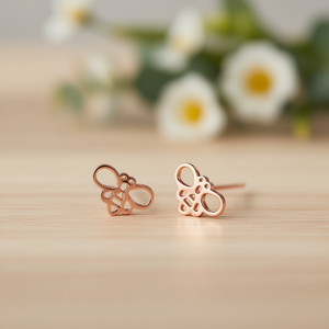 E1906 Orecchini a farfalla in lega di zinco color oro rosa, gioielli unisex alla moda e carini - Product Image 2