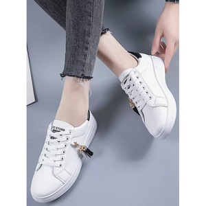 Scarpe Sportive da Donna con Suola Spessa Antiscivolo in Gomma con Design a Lettere e Lacci Stile Skate per Camminata - Product Image 3