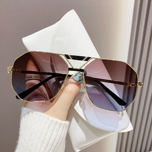 Lunettes de soleil polygonales anti-UV, nouvelle collection haut de gamme, monture creuse, verres dégradés, lunettes de luxe pour homme - Product Image 3