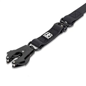 Laisse tactique réglable en TPU avec logo personnalisé, rubans solides à dégagement rapide, étanche et vegan, avec mousqueton pivotant pour l'entraînement des grands chiens - Product Image 1