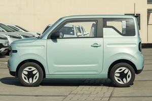 Geely Panda Mini Auto Cinese <span class=keywords><strong>3</strong></span> Porte 4 Posti, Auto per Adulti in Vendita, Modello Geely Panda 2025 Versione 210km, Panda Mini Energizing Bear - Product Image 4