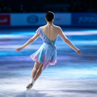 Robe de patinage artistique dégradé bleu rose, col en V, manches longues, dos ouvert, volants, strass, costume de compétition pour filles et femmes