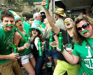 60Ct St. Patrick's Day Green Moustache-Auto-Adhésif <span class=keywords><strong>Barbe</strong></span> Shamrock Party Supplies Favors Costume Accessoire - Product Image 5