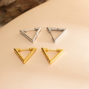 LT-MS-769 Triangle en acier inoxydable clous <span class=keywords><strong>d</strong></span>'<span class=keywords><strong>oreille</strong></span> pour les femmes à la mode 18K géométrique boucles <span class=keywords><strong>d</strong></span>'oreilles polyvalent mode bijoux en gros - Product Image 1