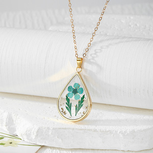 Colliers en chaîne dorée avec pendentif goutte d'eau en résine et fleurs séchées, ras-de-cou floral pour <span class=keywords><strong>femme</strong></span>, <span class=keywords><strong>bijoux</strong></span> d'été à superposer - Product Image 5