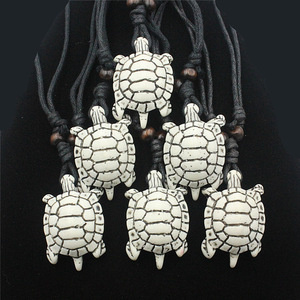 Venta al por mayor diseño vintage resina tallada océano mar tortuga colgante collar <span class=keywords><strong>Tiki</strong></span> tótem amuleto collar joyería para hombres - Product Image 5