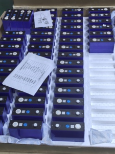 แบตเตอรี่โซลาร์เซลล์ HOPE 5.0L-B1 LiFePO4 แบบโซลิดสเตท 51.2V 100Ah 5.12kWh IP20 สำหรับใช้ในบ้าน พร้อมอายุการใช้งาน 6000 รอบ - Product Image 2
