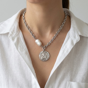 Collier pendentif pièce de monnaie en acier plaqué or 18 carats, anti-ternissement, avec perle baroque ange, pour cadeau d'anniversaire, vente en gros usine OEM - Product Image 5