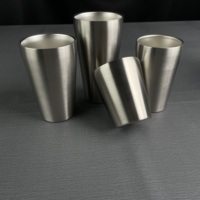 Gobelet à double paroi en acier inoxydable Grande capacité Utilisation polyvalente Isolation sous vide Options durables résistantes à la rouille pour verres à bière
