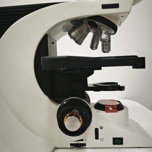 <span class=keywords><strong>Microscope</strong></span> biologique trinoculaire <span class=keywords><strong>Leica</strong></span> DM2500 avec source de lumière LED pour utilisation en laboratoire <span class=keywords><strong>optique</strong></span> - Product Image 5