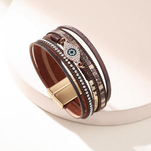 สร้อยข้อมือหนังหลายชั้นสไตล์โบฮีเมียน ลดราคาสุดฮอต พร้อมตัวล็อกแม่เหล็กโลหะ ประดับคริสตัลรูปตาปีศาจ - Product Image 4