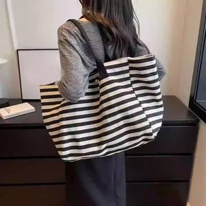 Sac fourre-tout personnalisé grande capacité à rayures, sac à bandoulière unique pour maman, nouveau sac en toile pour femme - Product Image 2