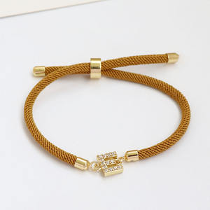 Pulsera BM3046 con Letra Inicial del Alfabeto en Oro de 18k y Micro Pavé de Diamantes CZ, con Cordón Deslizante - Product Image 3