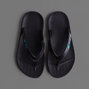 Sandalias Elegantes y Atemporales para Niños, Totalmente Negras, con Punta Abierta y Plantilla Contorneada para la Escuela y Actividades al Aire Libre - Product Image 6