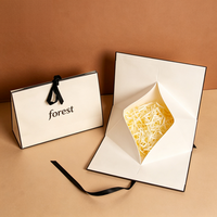 Sacs cadeaux en papier kraft personnalisés avec logo en relief pour boutiques de détail, mariages, emballages promotionnels