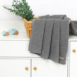 Coperta in Maglia 100% Acrilico Morbida Invernale Tinta Unita con Logo Personalizzato OEKO-<span class=keywords><strong>TEX</strong></span> per Divano, Uso Quattro Stagioni, Biancheria da Letto per la Casa - Product Image 1