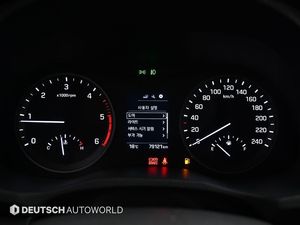 Hyundai Tucson 2.0 CRDi Diésel Automático, SUV Familiar Confiable, Diseño Compacto, Ahorro de Combustible, Rendimiento para Conducción Diaria - Product Image 4