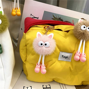 Porte-clés en peluche petite boule de charbon, doux, écologique, durable, design mignon de dessin animé, pendentif pour sac de femme, porte-clés de voiture, cadeau - Product Image 5