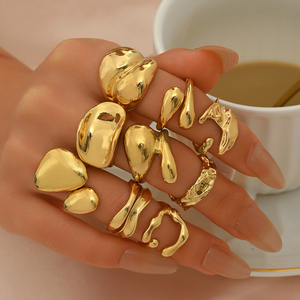 2026 Ensemble de bagues en alliage pour femme, plaqué or, géométriques, de luxe léger et audacieux, design de niche personnalisé, bijoux de mode - Product Image 2