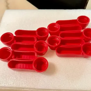 Abreuvoir en plastique pour pigeons avec design de sortie d'eau à ressort, bol à boire automatique pour pigeons de course et colombes reproductrices - Product Image 4
