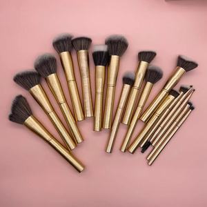 Kit de 17 pinceaux de maquillage synthétiques véganes à manche métallique, comprenant un pinceau éventail, un pinceau à barbe, un pinceau visage et un pinceau anticernes, personnalisable - Product Image 5