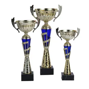 קולקציית Yiwu כוס מתכת וגבעול פלסטיק עיצוב גביע בדמינטון חדש 2024 גביע שחייה גביע