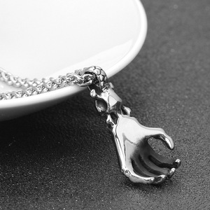 Collar con colgante de acero inoxidable con forma de mano de esqueleto para hombre, joyería de fiesta, cadena de 60 cm - Product Image 4