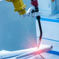 Robot de Soldadura Industrial Equipado con Seguimiento Láser de la Línea de Soldadura, Doble Garantía para una Calidad de Soldadura Estable