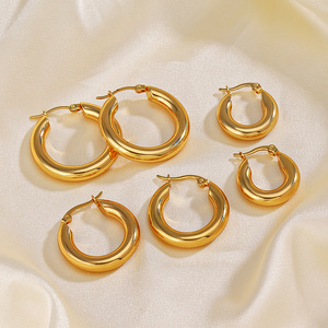 Boucles d'oreilles créoles tubulaires épaisses plaquées or PVD 18 carats, plusieurs tailles, en acier inoxydable hypoallergénique, minimalistes, audacieuses, en forme de cercle, vente en gros - Product Image 6