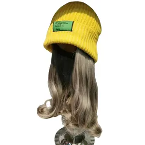 Bonnet Bonnet Tricot avec Extensions de Cheveux Bouclés Longs Ondulés Perruque Démontable Chaud Bonnet Tricoté Attaché Postiche Synthétique pour les Femmes