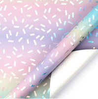 Kit d'emballage cadeau arc-en-ciel recyclable fourni par l'usine : sacs cadeaux, papier d'emballage, étiquettes, 80 g/m² simple face pour anniversaire