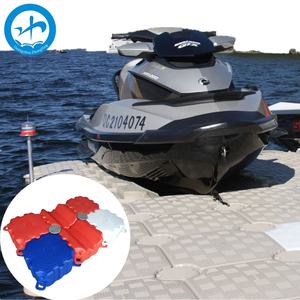 Plastica senza soluzione di continuità pontone galleggiante jet ski nel lago - Product Image 4