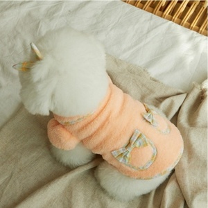 Haustier-Winterkleidung Doppelseitiges Fleece Verdickte Kleidung für Hunde und Katzen Niedliches Karomuster-Outfit - Product Image 3