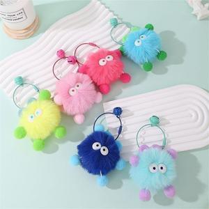 Accessoires de porte-clés en tissu rose moelleux de style pompon, yeux vifs, détails en pompon doux, vente chaude, haute qualité - Product Image 1