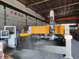 آلة نقش الحجر رباعية المحاور بقوة 7.5 كيلوواط لقطع الجرانيت والكوارتز والرخام والأردواز بطول أقصى 3200 مم عالية الجودة - Product Image 3