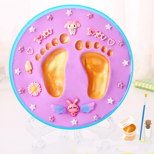 Vente en gros de cadre photo souvenir pour bébé de première année de haute qualité cadre photo en argile pour empreintes de bébé nouveau-né - Product Image 2