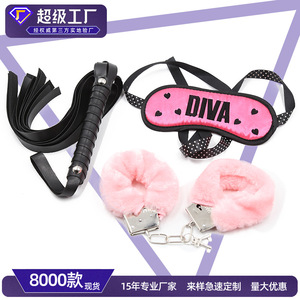 Vente directe d'usine : ensemble érotique pour adultes, ensemble rose trois pièces, comprenant un bandeau pour les yeux, des menottes, un fouet et des accessoires pour couples. - Product Image 5
