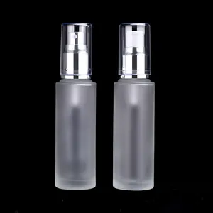 Flacone spray per alcol in vetro trasparente opaco a spalla piatta da 20ml 25ml 30ml 50ml con coperchio della pompa per lozione