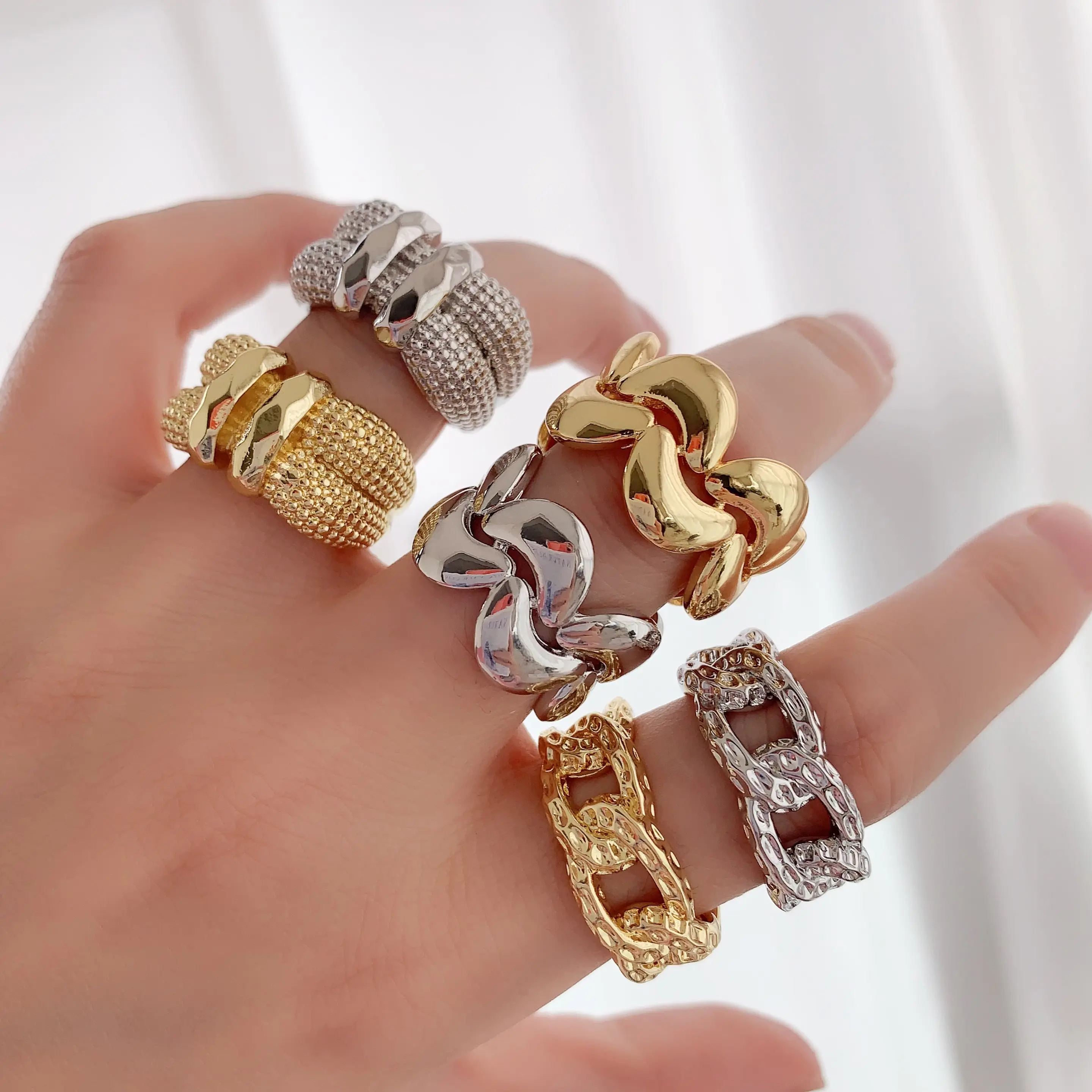 BD-B5533 Anel de dedo de moda suave novo design de onda da moda anel banhado a ouro anel de luxo para mulheres joias bonitas 2024
