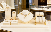 Support de présentation de bijoux en microfibres recyclables et modernes pour boucles d'oreilles, bagues, colliers, bracelets, avec options personnalisées
