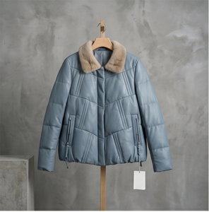 Giacca Imbottita Corta in Pelle <span class=keywords><strong>di</strong></span> Pecora <span class=keywords><strong>Blu</strong></span> <span class=keywords><strong>con</strong></span> <span class=keywords><strong>Collo</strong></span> in <span class=keywords><strong>Pelliccia</strong></span> <span class=keywords><strong>di</strong></span> Visone, <span class=keywords><strong>Cappotto</strong></span> Puffer <span class=keywords><strong>con</strong></span> Cordoncino per Donna - Product Image 3