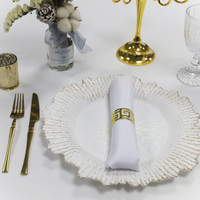 Banquet de compote irrégulière de mode 13 pouces or blanc décoration de table de mariage assiettes de chargeur en plastique