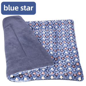 Manta suave y esponjosa de invierno para mascotas, cama de dormir de lana gruesa y cálida para perros, alfombrilla plegable portátil, función de refrigeración para gatos con estampado de animales bonitos - Product Image 6