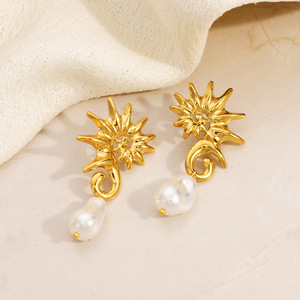 Pendientes Colgantes de Perla en Espiral con Caballito de Mar, Chapados en Oro de 18k, Acero Inoxidable, para Uso Diario - Product Image 2