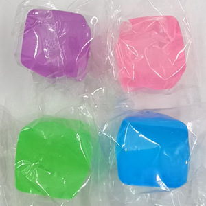 Cubo <span class=keywords><strong>di</strong></span> <span class=keywords><strong>Rubik</strong></span> a strisce effetto cubetto <span class=keywords><strong>di</strong></span> ghiaccio, Giocattolo antistress in zucchero <span class=keywords><strong>di</strong></span> malto, Giocattolo transfrontaliero per la riduzione della pressione a pressione - Product Image 3